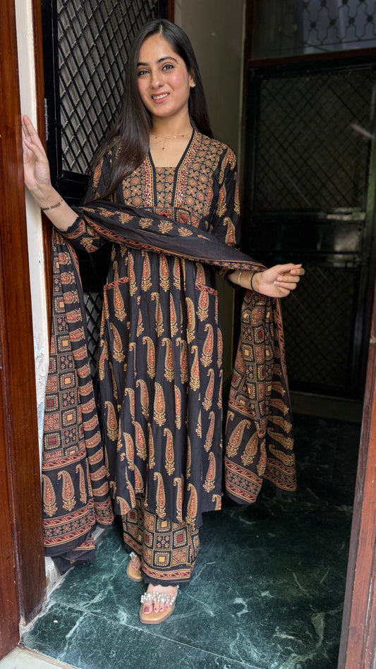 Saanvi Black Flared Suit