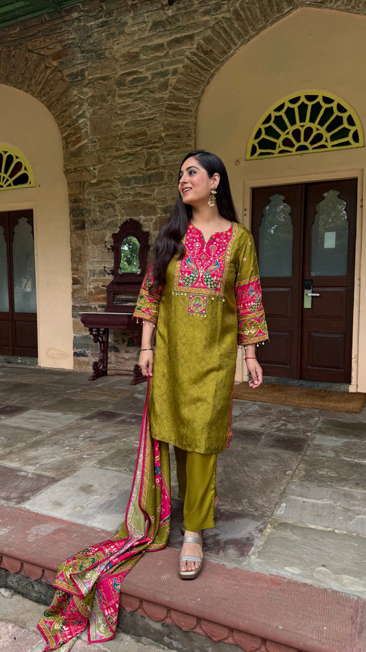 Heritage Peacock Suit Set