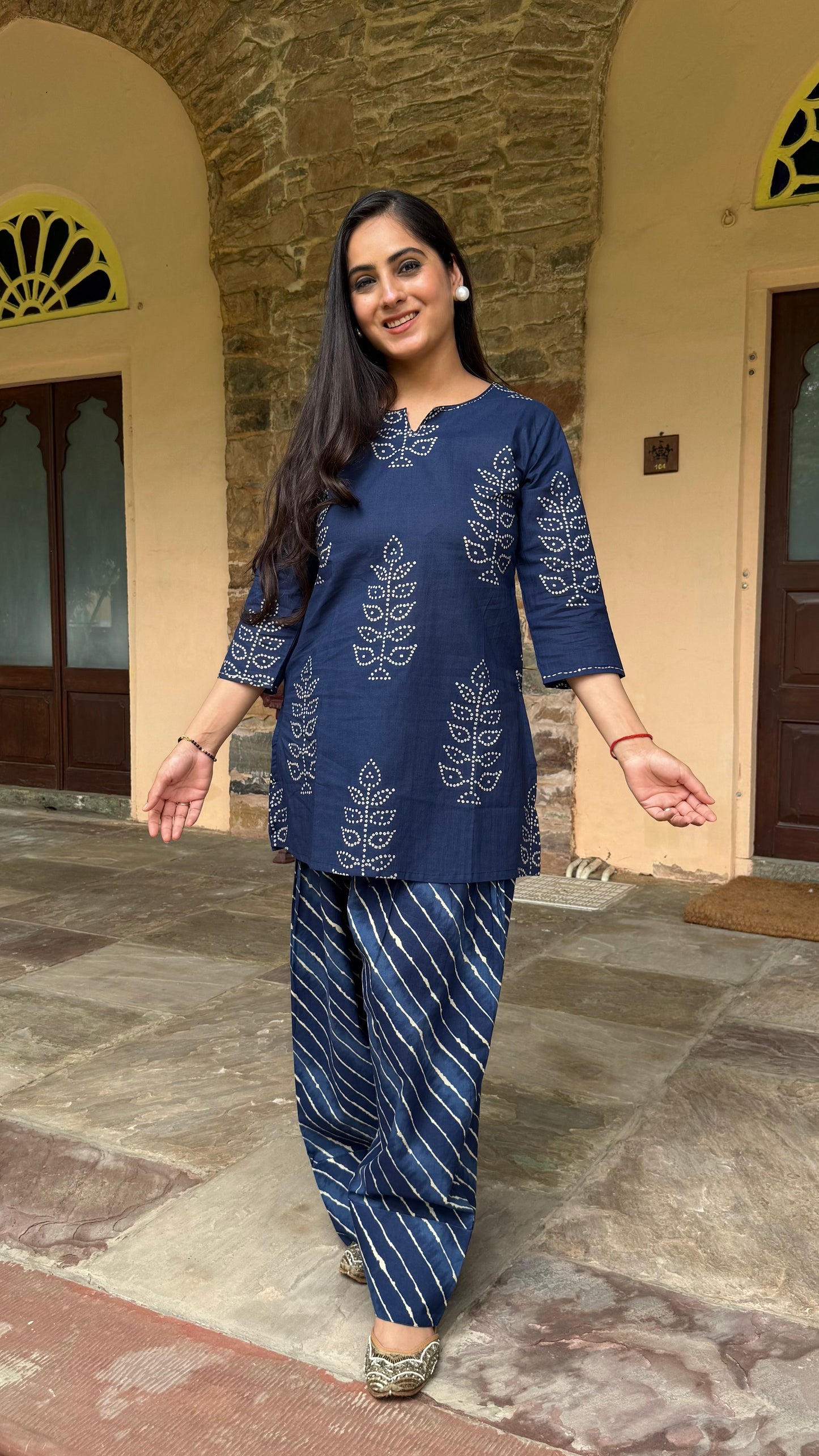Meera Navy Bandhej Farshi Set