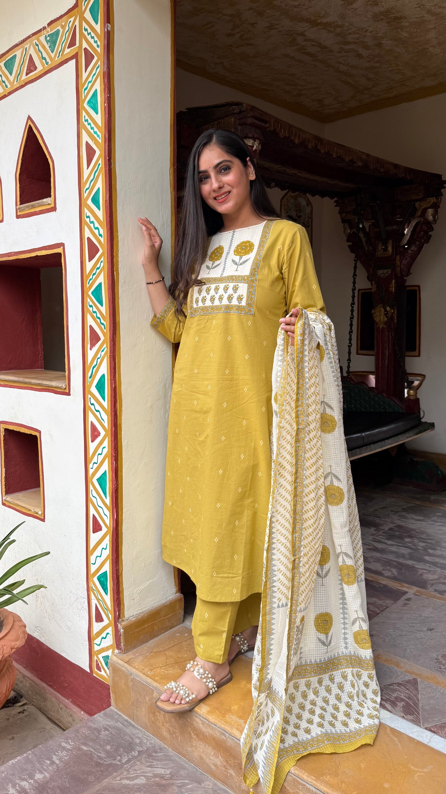 Avni Suit Set