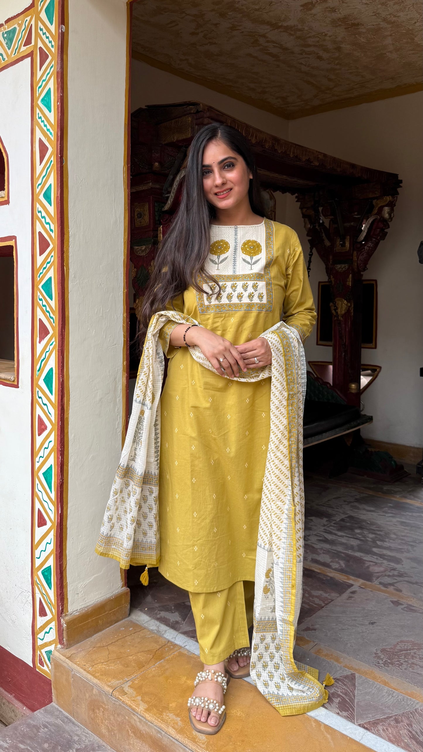 Avni Suit Set