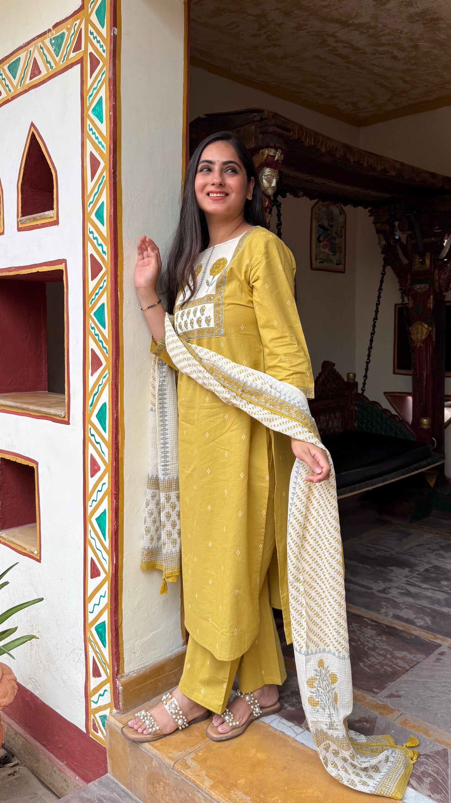 Avni Suit Set