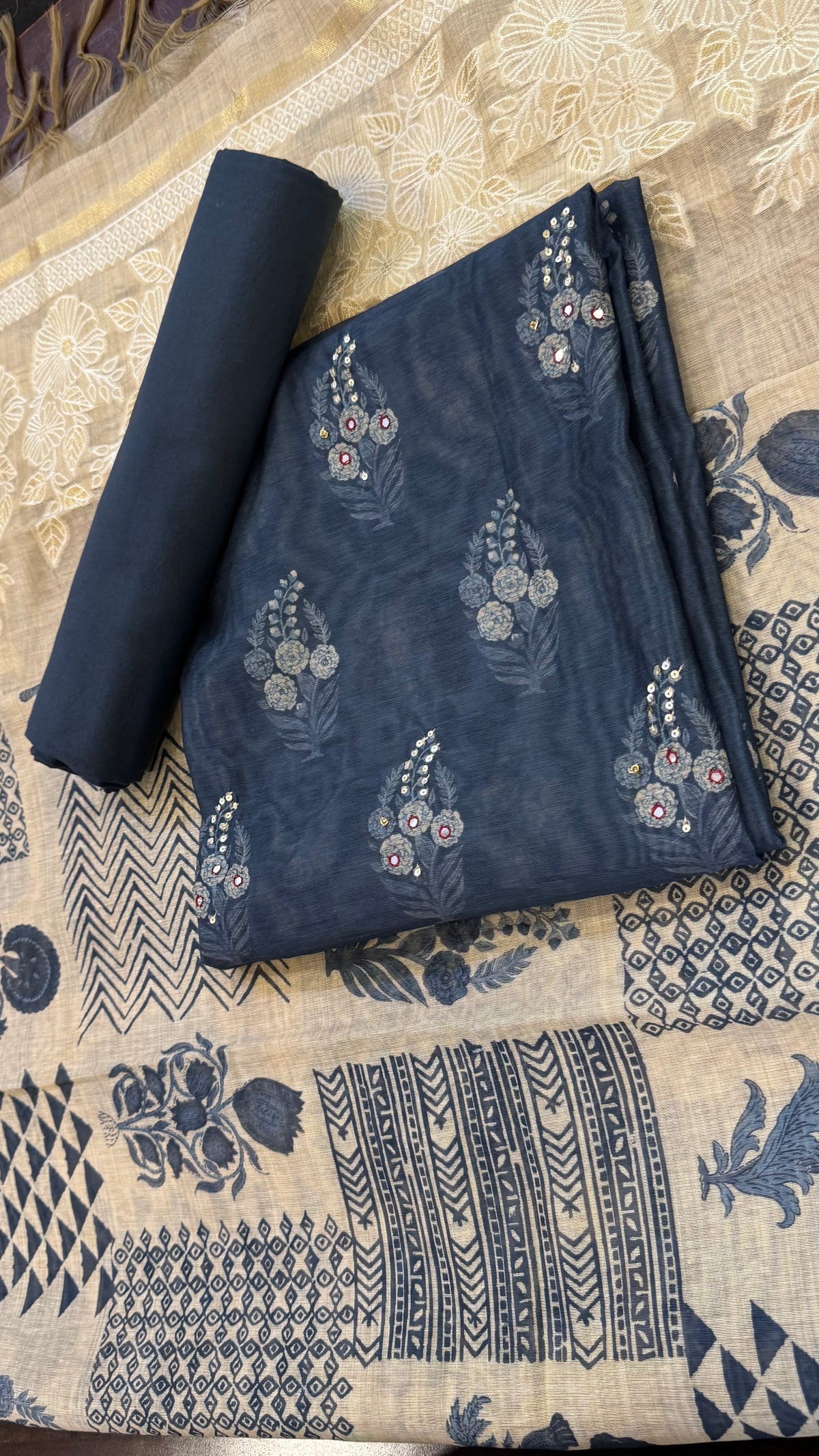 Anika Floral Bunch Unstitched Suit