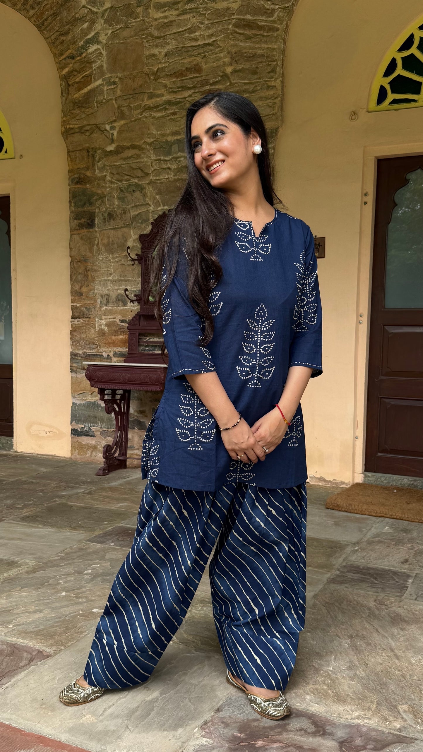 Meera Navy Bandhej Farshi Set