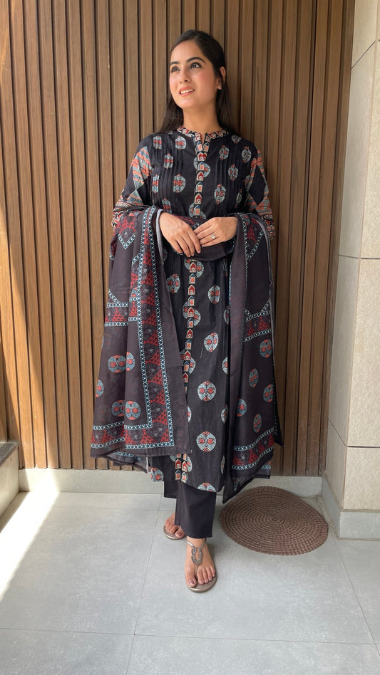 Isha Black A-line Suit